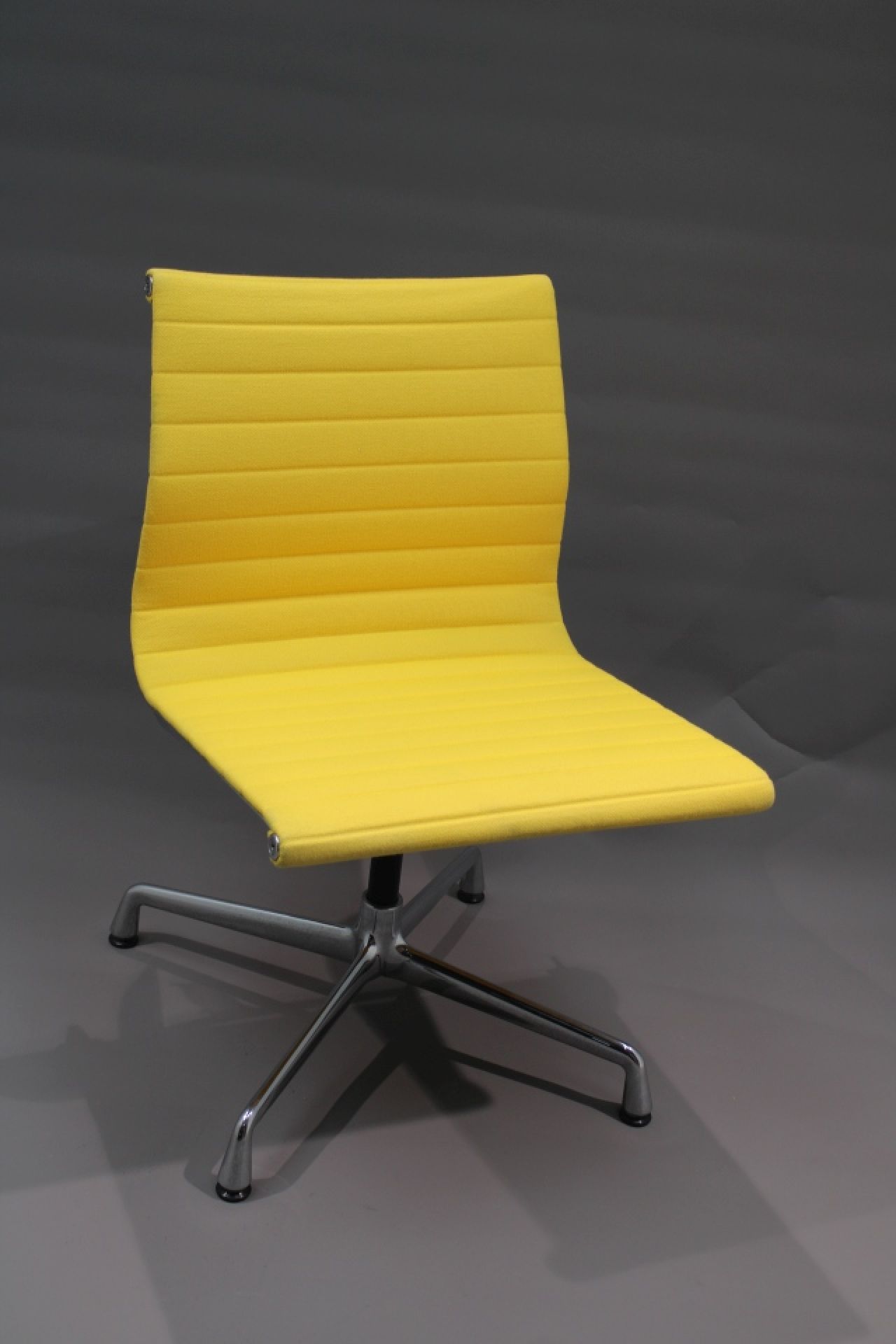 Eames ea 106 discount